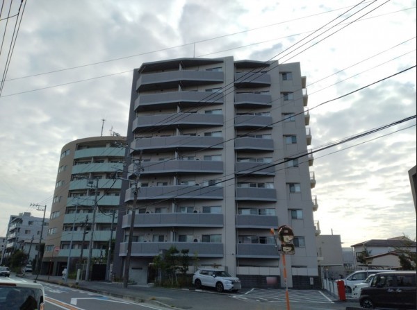 藤沢市片瀬、マンションの外観画像です