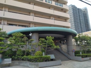 藤沢市片瀬海岸、マンションのエントランス画像です