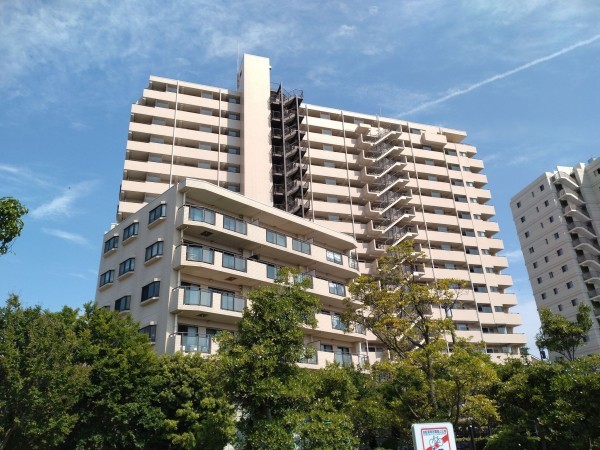 藤沢市片瀬海岸、マンションの外観画像です