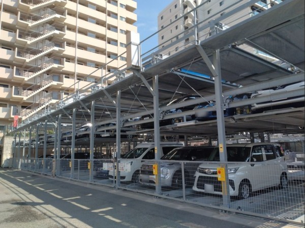 藤沢市片瀬海岸、マンションの駐車場画像です