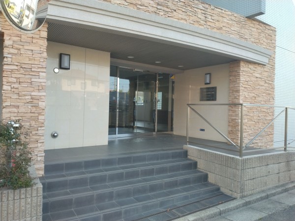 藤沢市並木台、マンションのエントランス画像です