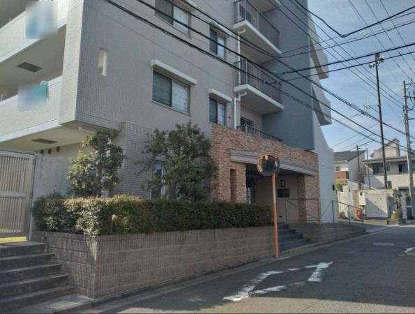 藤沢市並木台、マンションのエントランス画像です