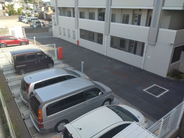 藤沢市並木台、マンションの駐車場画像です