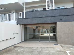 藤沢市辻堂東海岸、マンションのエントランス画像です