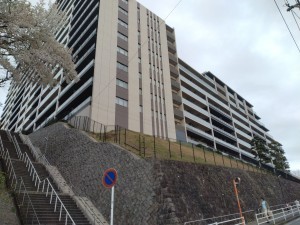藤沢市藤が岡、マンションの画像です