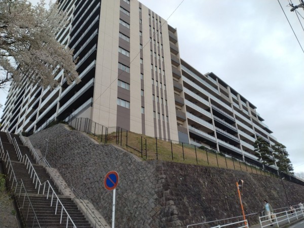 藤沢市藤が岡、マンションの画像です