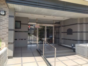藤沢市藤沢、マンションのエントランス画像です