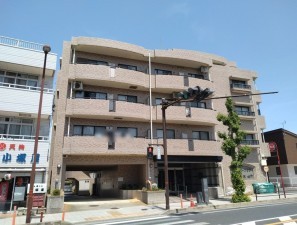 藤沢市藤沢、マンションの外観画像です