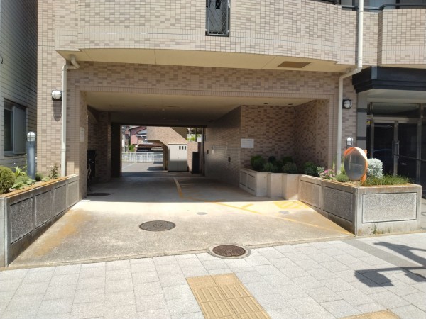 藤沢市藤沢、マンションの駐車場画像です