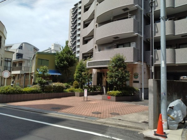 藤沢市藤沢、マンションのエントランス画像です