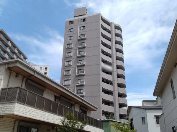 藤沢市藤沢、マンションの外観画像です