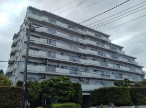 藤沢市大鋸、マンションの外観画像です