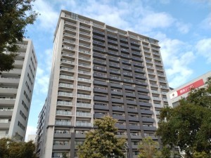 藤沢市鵠沼東、マンションの外観画像です