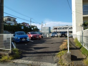 藤沢市大鋸、マンションの駐車場画像です