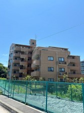 藤沢市川名、マンションの外観画像です