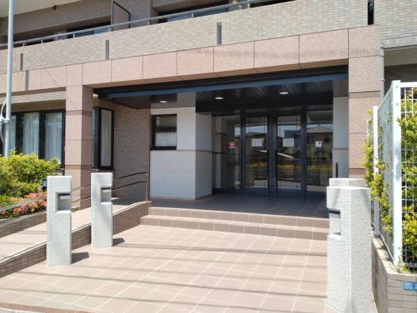 藤沢市辻堂新町、マンションのエントランス画像です