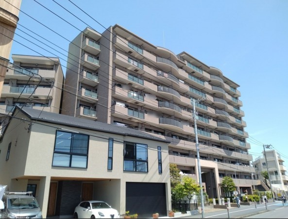 藤沢市辻堂新町、マンションの外観画像です
