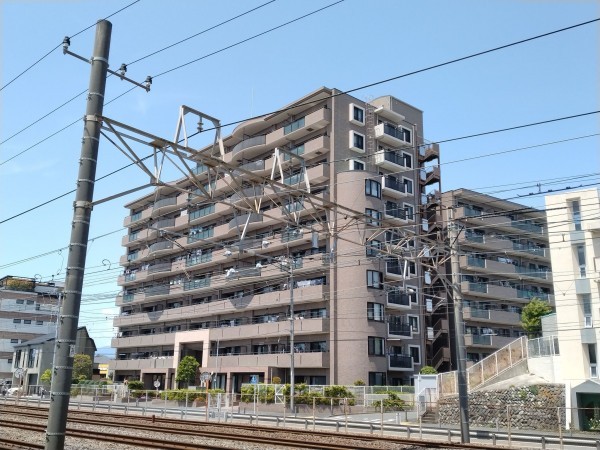 藤沢市辻堂新町、マンションの外観画像です