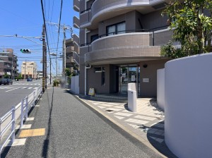 藤沢市辻堂西海岸、マンションのエントランス画像です