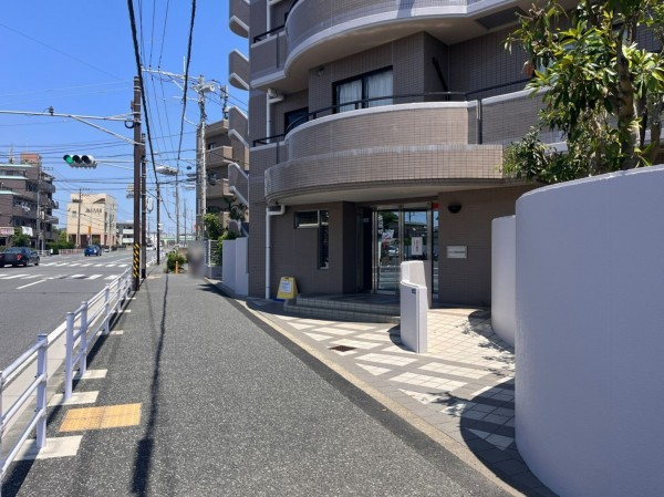 藤沢市辻堂西海岸、マンションのエントランス画像です