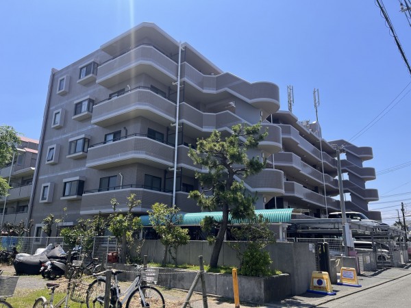 藤沢市辻堂西海岸、マンションの外観画像です
