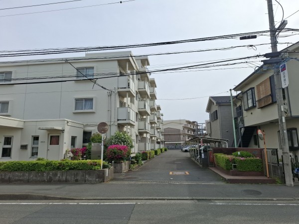 藤沢市鵠沼神明、マンションのエントランス画像です