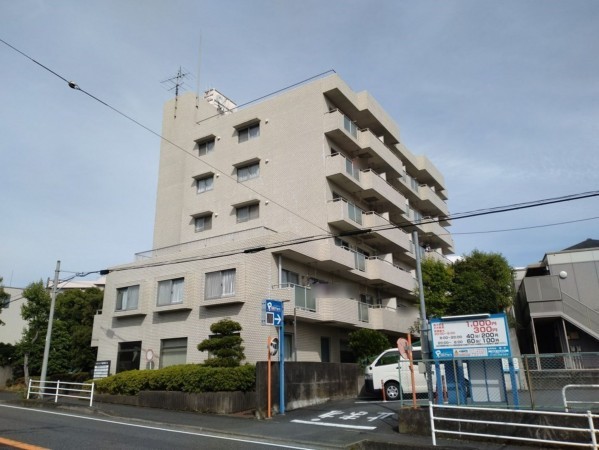 藤沢市藤沢、マンションの外観画像です