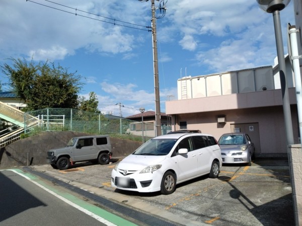 藤沢市藤沢、マンションの駐車場画像です