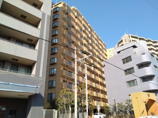 藤沢市鵠沼花沢町、マンションの外観画像です