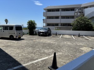 藤沢市片瀬海岸、マンションの駐車場画像です
