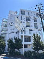 藤沢市片瀬海岸、マンションの外観画像です