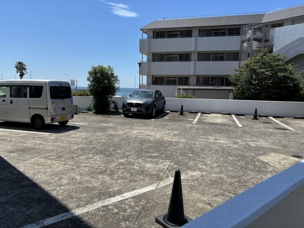 藤沢市片瀬海岸、マンションの駐車場画像です