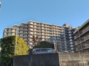 藤沢市城南、マンションの外観画像です