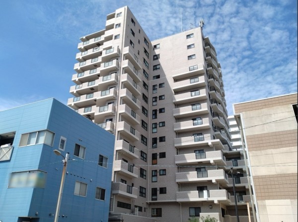 藤沢市辻堂新町、マンションの外観画像です