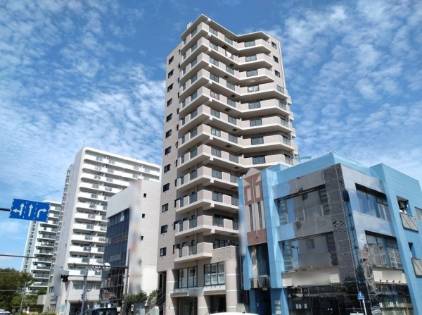 藤沢市辻堂新町、マンションの外観画像です