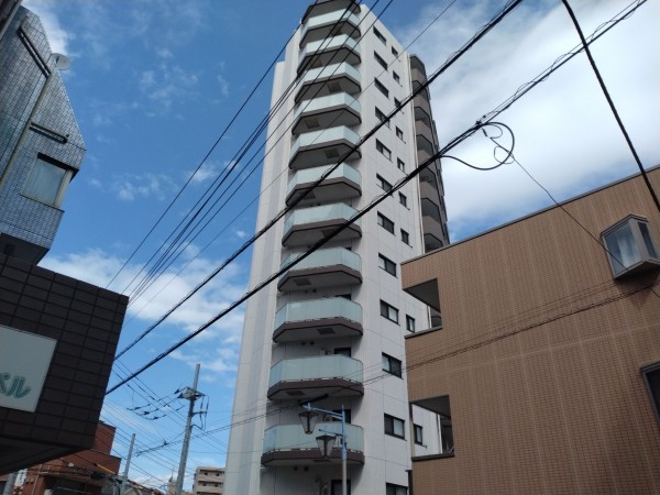 藤沢市藤沢、マンションの外観画像です