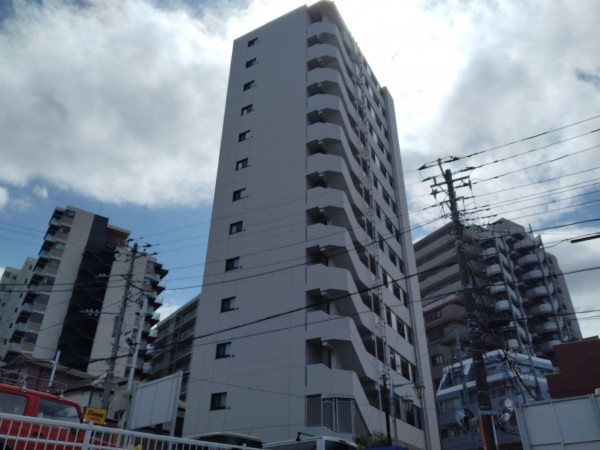 藤沢市藤沢、マンションの外観画像です