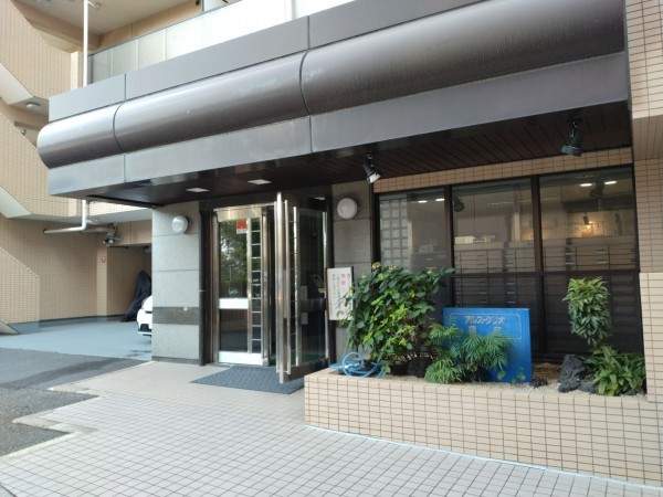 藤沢市藤沢、マンションのエントランス画像です