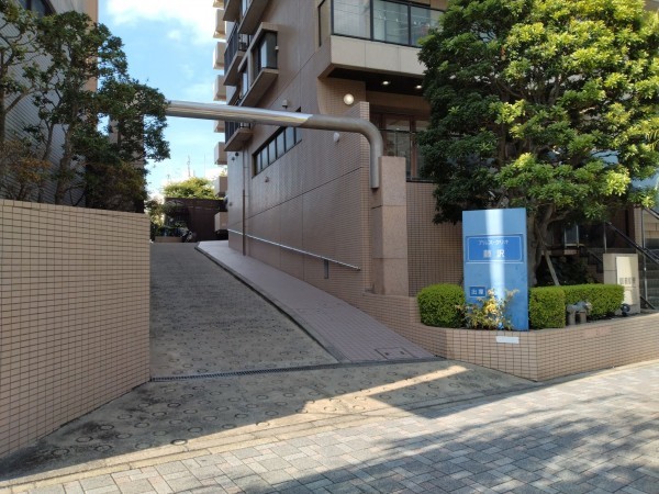 藤沢市藤沢、マンションのエントランス画像です