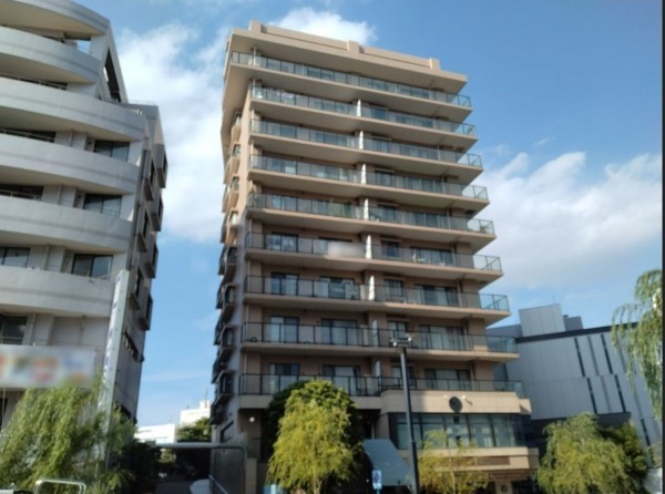 藤沢市藤沢、マンションの外観画像です