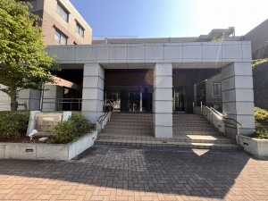 藤沢市辻堂太平台、マンションのエントランス画像です