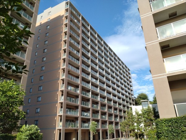 藤沢市川名、マンションの外観画像です