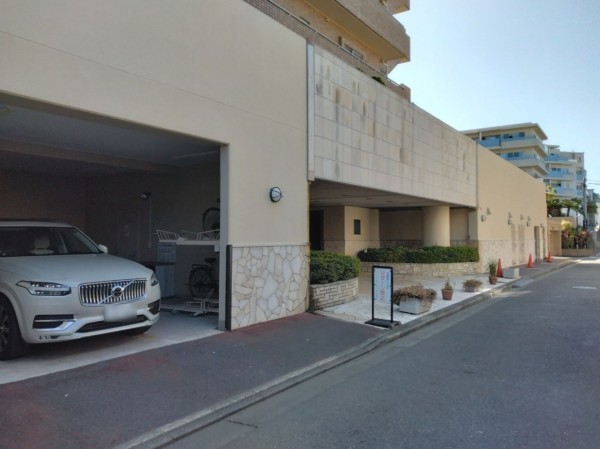 藤沢市片瀬海岸、マンションのエントランス画像です