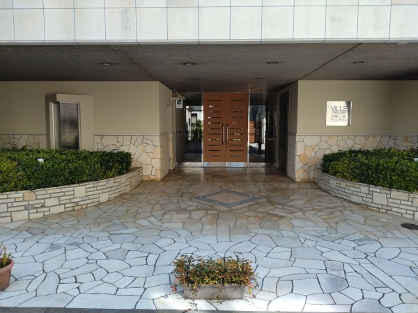 藤沢市片瀬海岸、マンションのエントランス画像です