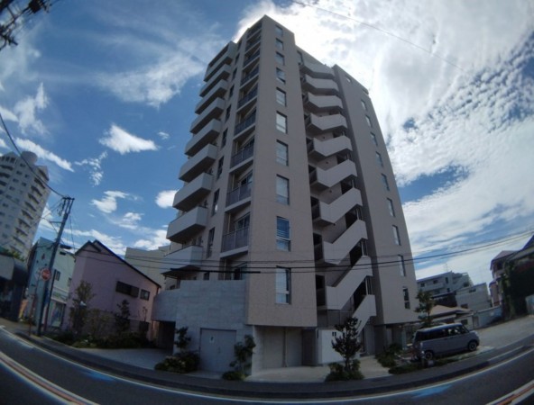藤沢市片瀬、マンションの外観画像です