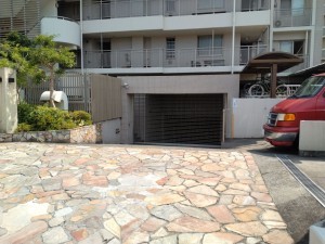 藤沢市鵠沼海岸、マンションの駐車場画像です