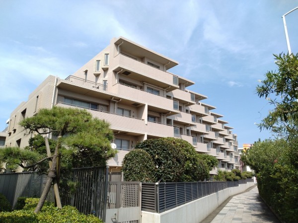 藤沢市鵠沼海岸、マンションの外観画像です