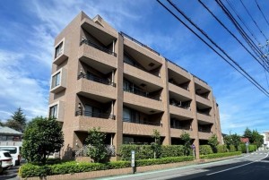 藤沢市藤が岡、マンションの外観画像です