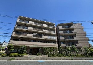 藤沢市鵠沼藤が谷、マンションの外観画像です