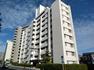 藤沢市鵠沼東、マンションの外観画像です